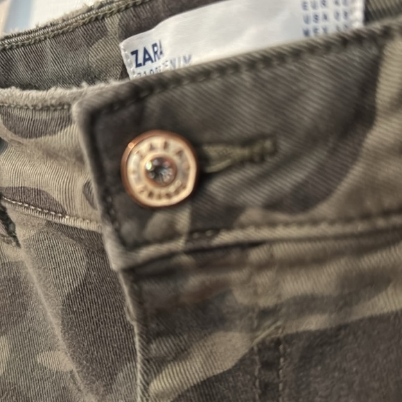 Zara Basic Z1975 Denim Camo Jeans; Raw Hem Size 8 Skinny - Picture 4 of 11